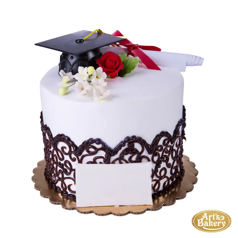 Beautiful Grad Hat with Diploma Cake