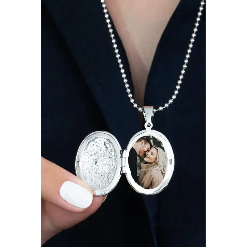 Oval Photo Locket Necklace | Personalized Keepsake Gift | Adjustable Chain & Velvet Box