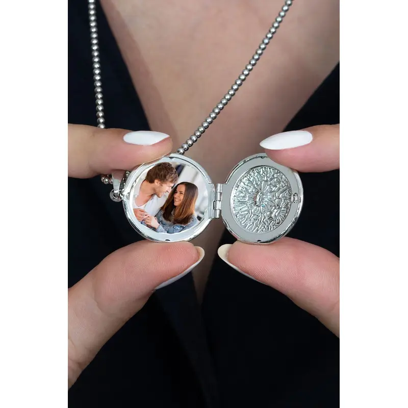 Round Photo Locket Necklace | Personalized Keepsake Jewelry Gift for Cherished Memories