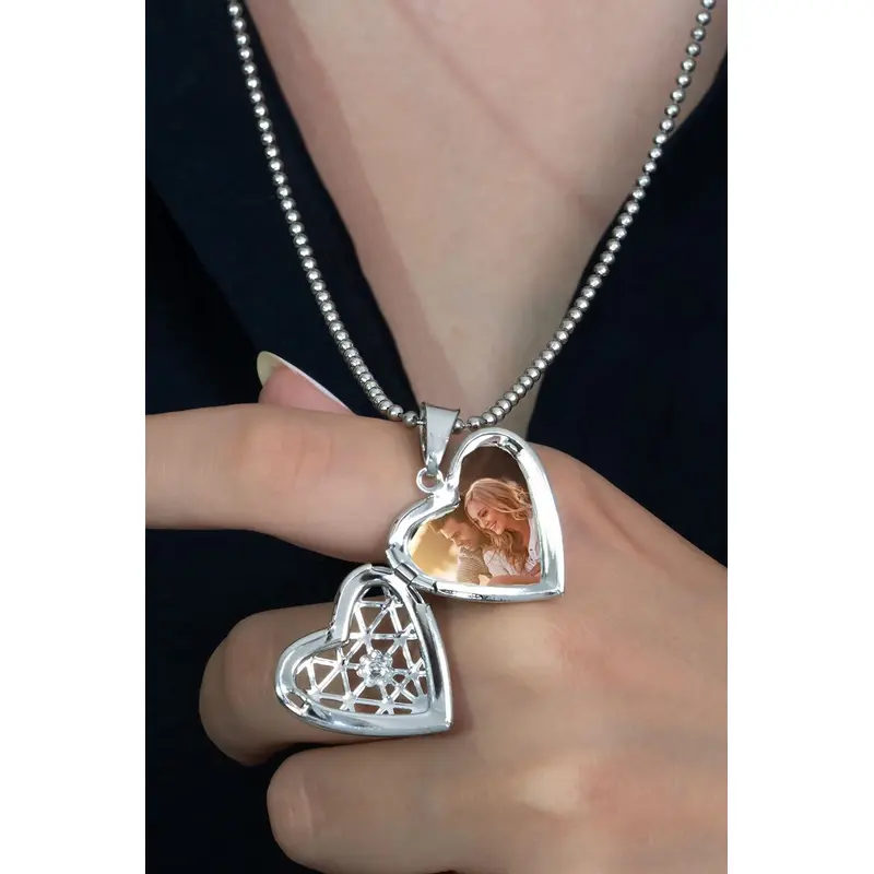 Timeless Heart-Shaped Stainless Steel Photo Locket Necklace - Personalized Keepsake Gift for Cherished Memories