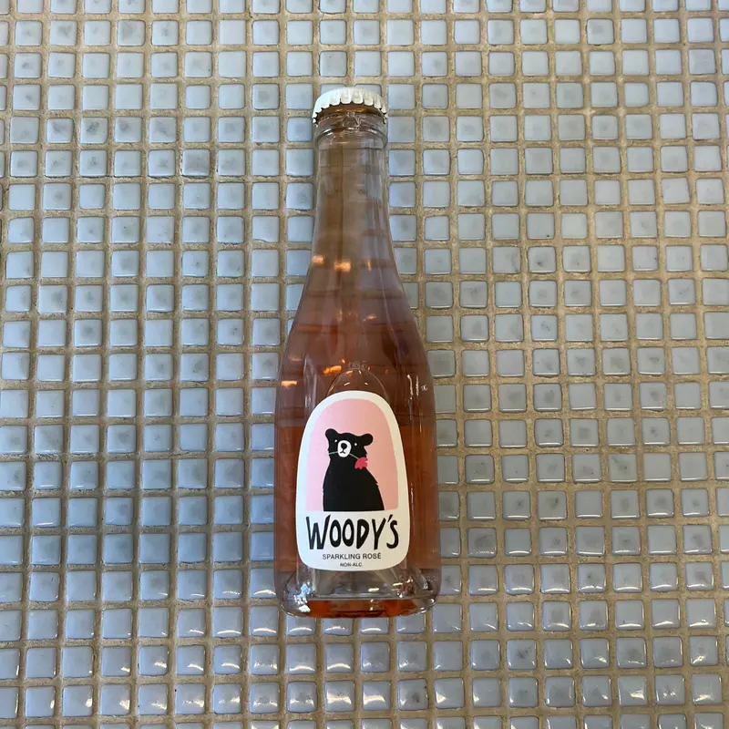 woody's mini sparkling rose n/a wine